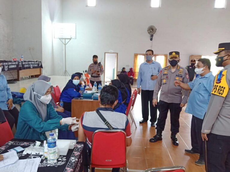 gambar_VAKSINASI DOSIS PERTAMA BAGI MASYARAKAT UMUM BEKERJASAMA DENGAN DINKES SLEMAN